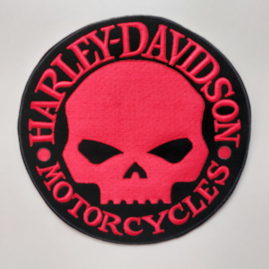 Großer SKULL HD-Patch, orangefarbene Schrift mit weißen Totenkopf-Umrissen