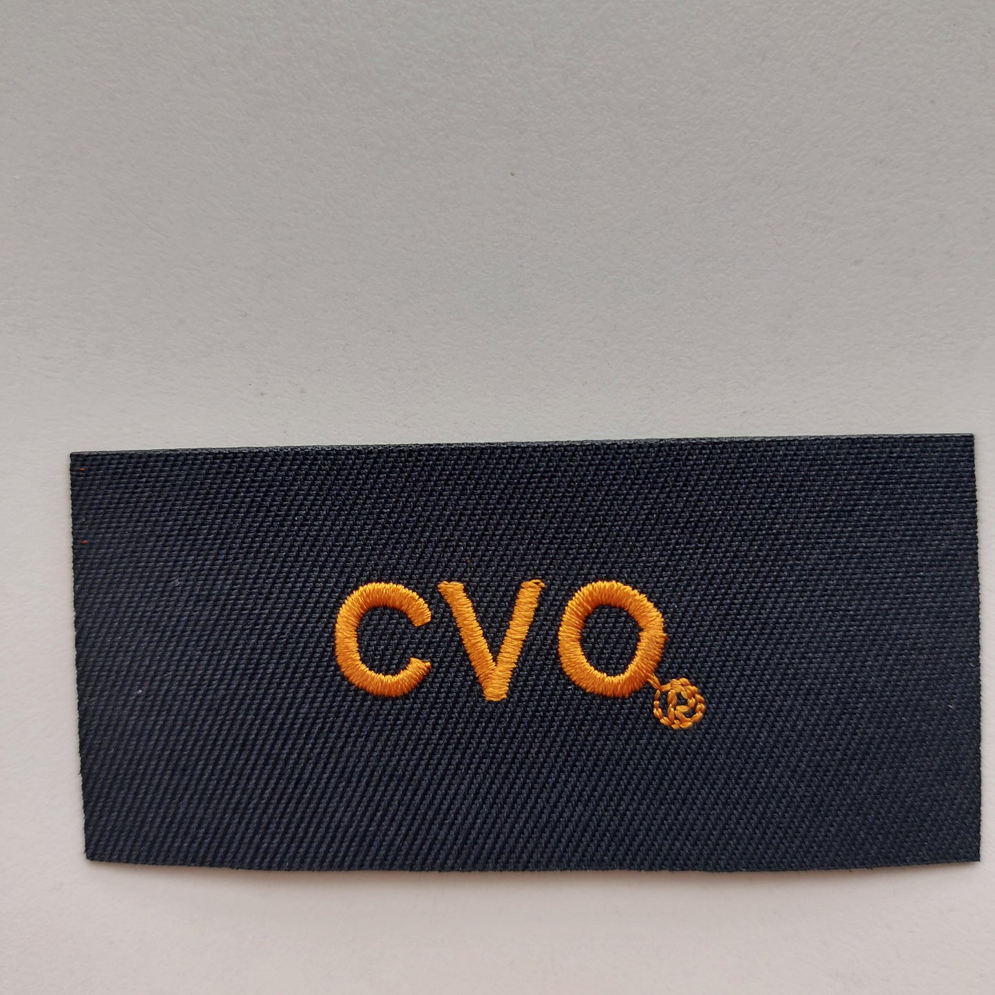 Patch Harley Davidson - C V O -
Petit, autocollant, pour le devant d'une veste de moto
Cm. 8 x 4