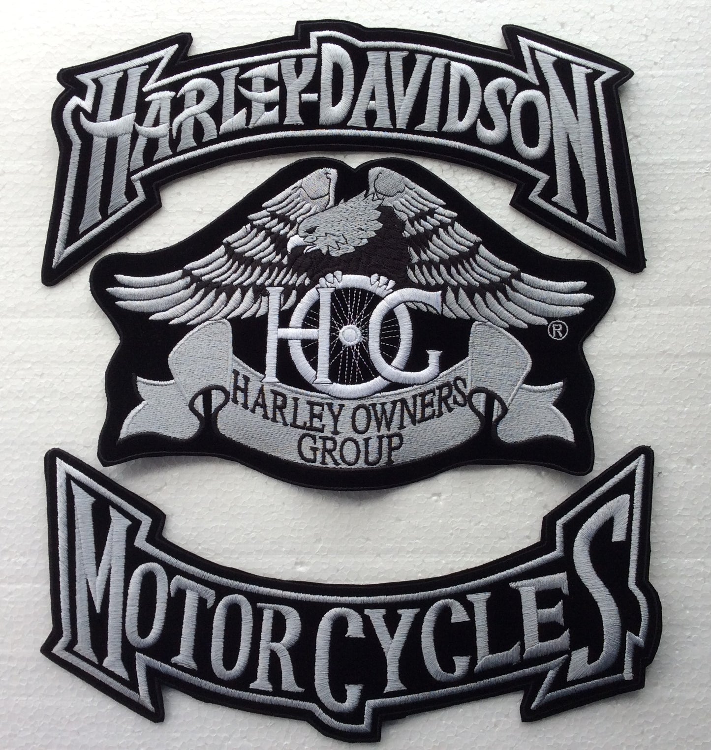 Set 3 patch toppe grandi arco HARLEY DAVIDSON - MOTORCYCLES STILIZZATE + AQUILA HOG CLASSICO colore grigio